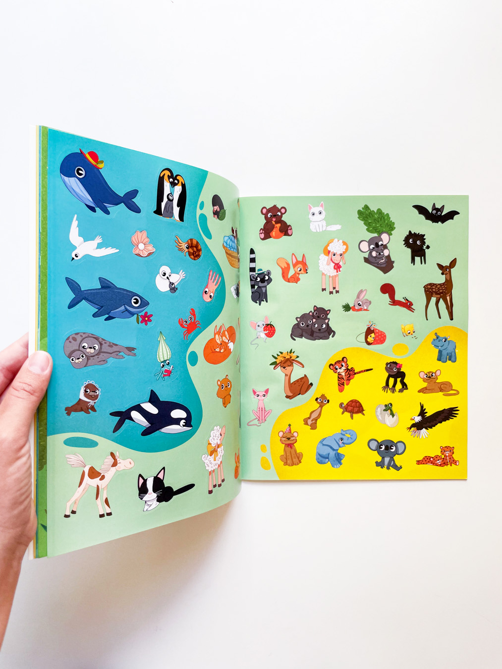 Большая книга. Мамы и малыши (с наклейками) - Image 3